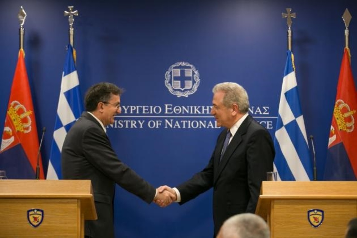 Το ΠΝ θα μεταφέρει Σέρβους σε ειρηνευτικές αποστολές