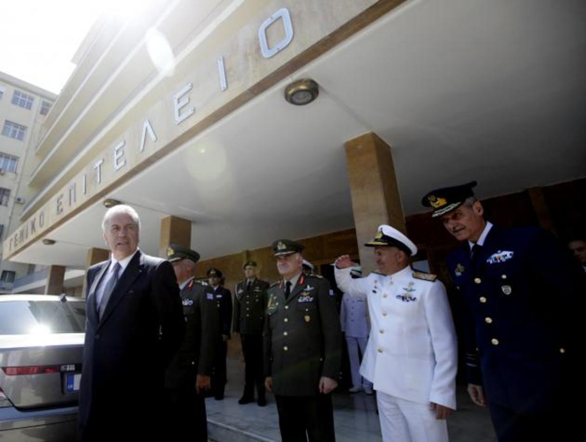 Αβραμόπουλος: “Οι Ένοπλες Δυνάμεις στη πρώτη γραμμή προάσπισης της Δημοκρατίας”