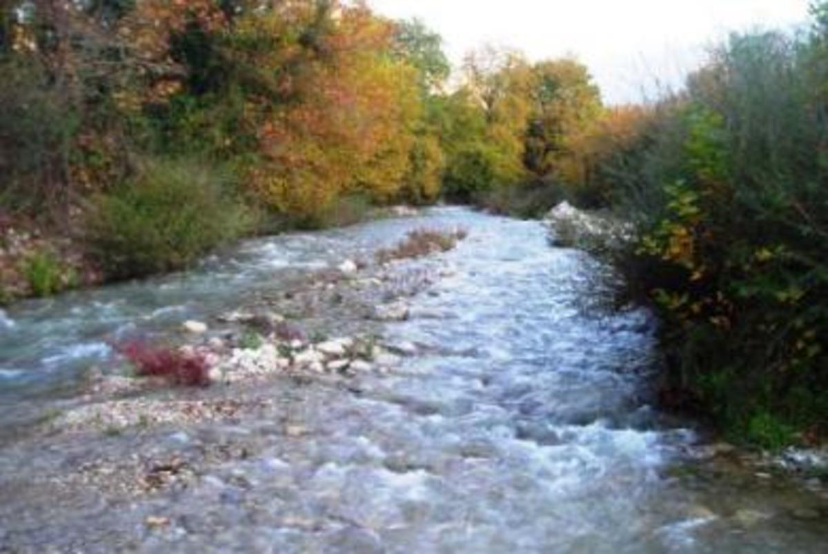 Εκτεταμένη  η ρύπανση,   σε ποταμό της Αχαΐας…