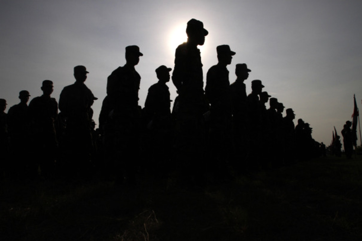 Το υπουργείο Οικονομικών ψάχνει τις “παροχές” των στρατιωτικών