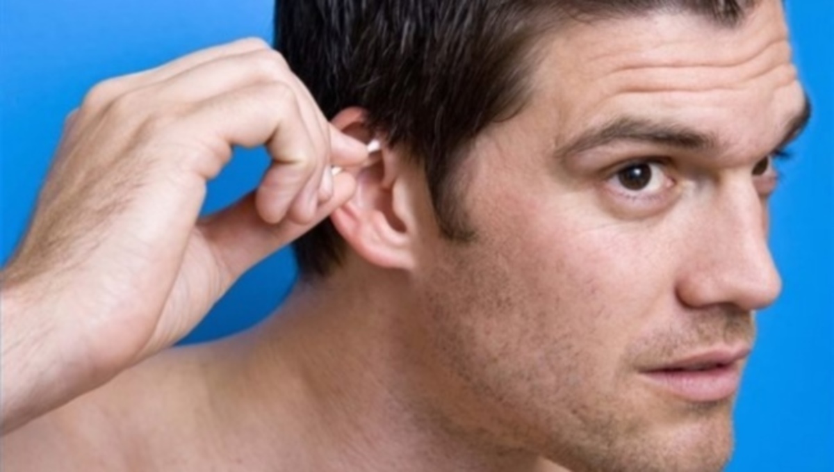 Πώς να καθαρίσετε τα αυτιά σας χωρίς τις επικίνδυνες μπατονέτες