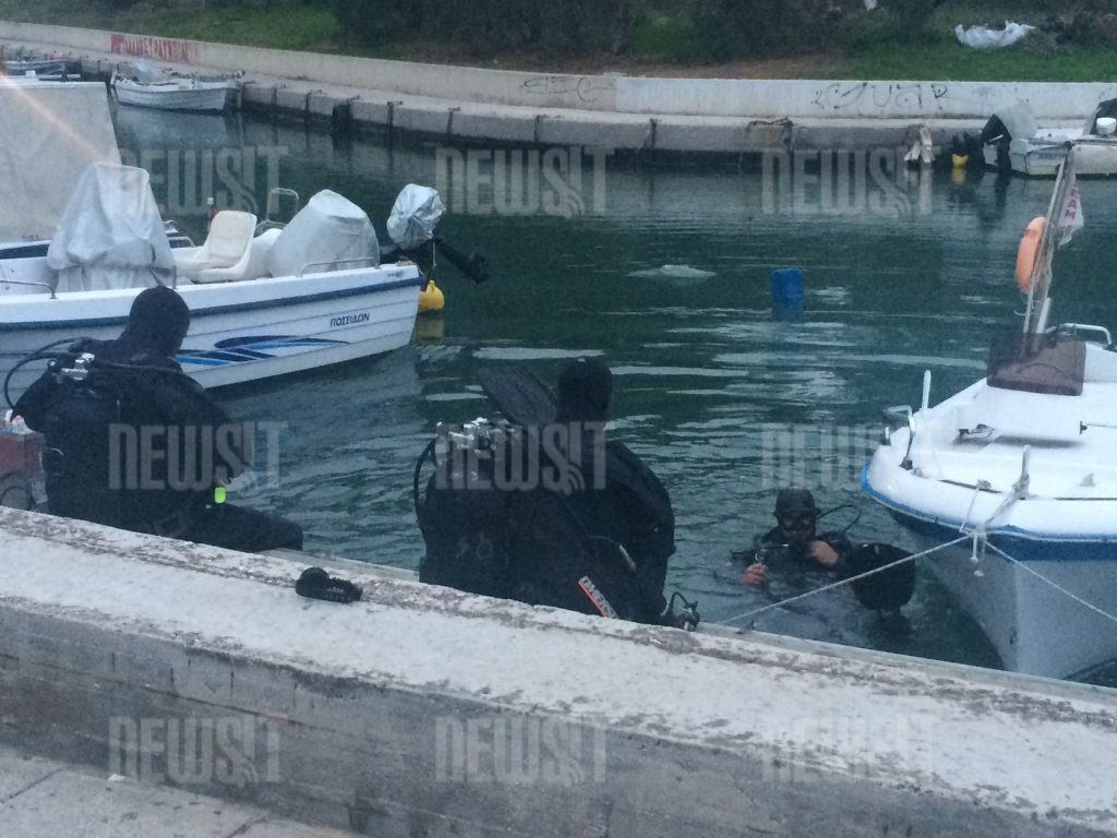 Βατραχάνθρωποι ψάχνουν το καλάσνικοφ του Αλβανού στο Μικρολίμανο (ΦΩΤΟ)