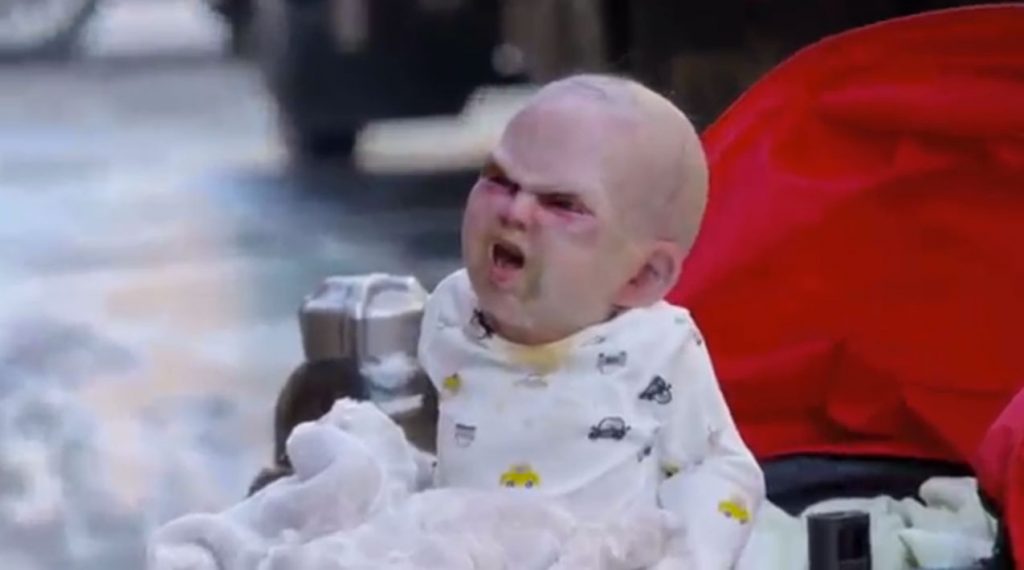 Το… μωρό του Σατανά τρομοκρατεί τη Νέα Υόρκη (VIDEO)