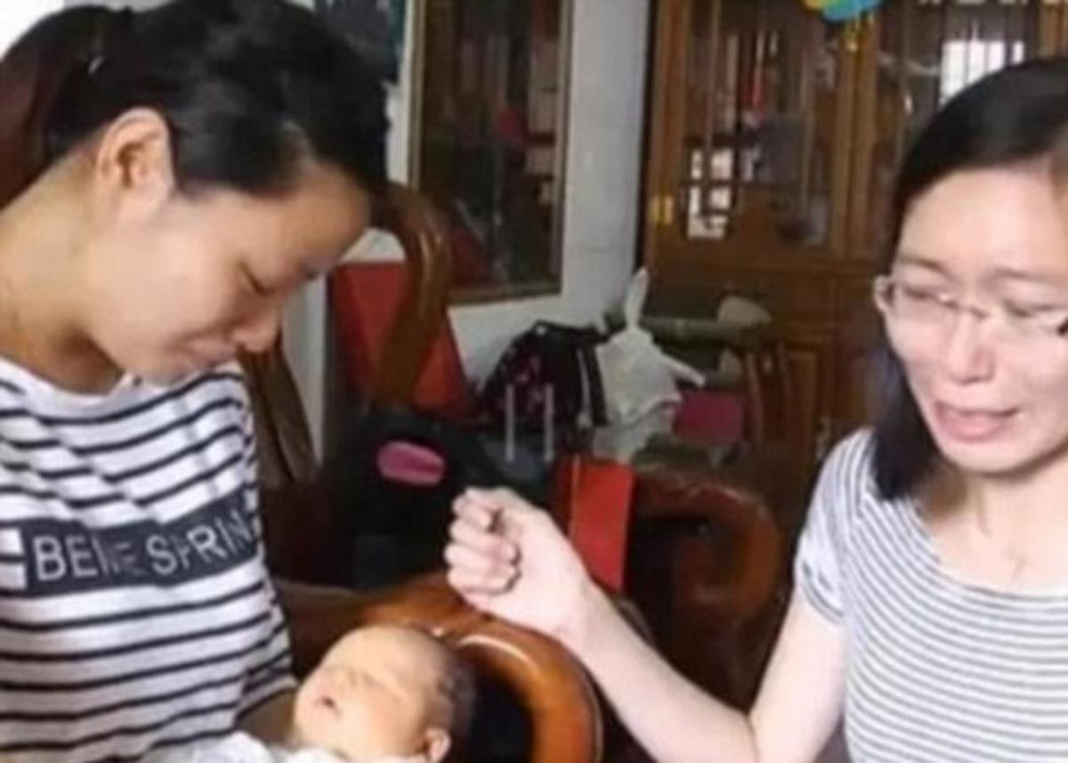 Συντετριμμένη η νεαρή μητέρα… Το μωρό της γεννήθηκε χωρίς μάτια