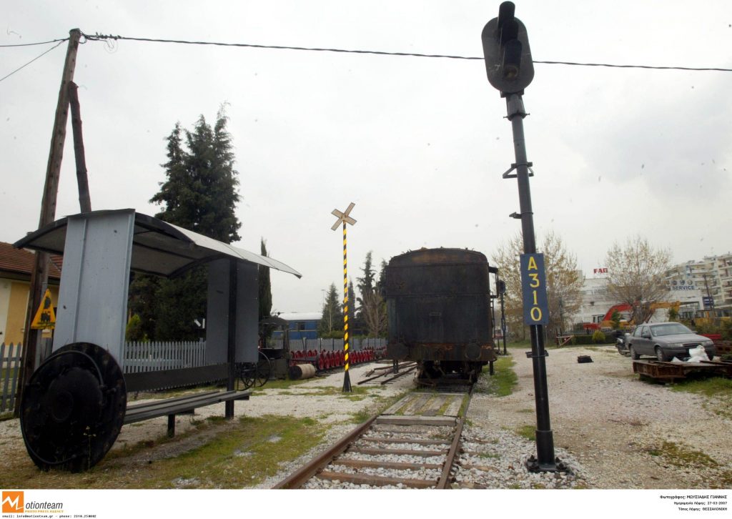 Πάτρα: Καταλύματα και παλιά βαγόνια με δεκάδες μετανάστες