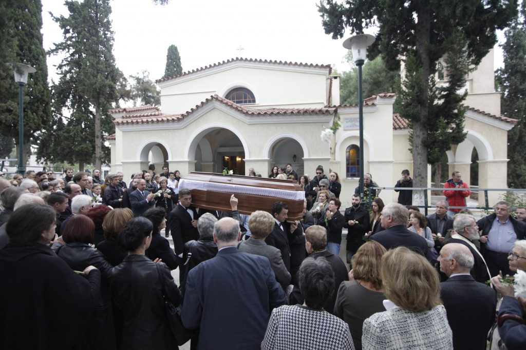 ΦΩΤΟ EUROKINISSI - H κηδεία στο νεκροταφείο του Κόκκινου Μύλου