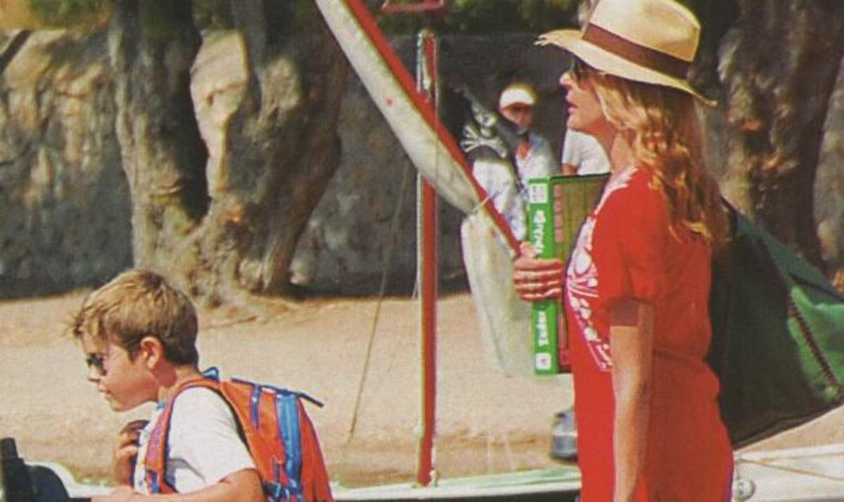 Τζένη Μπαλατσινού: Οι διακοπές της στην Πάτμο με τον γιο της Μάξιμο