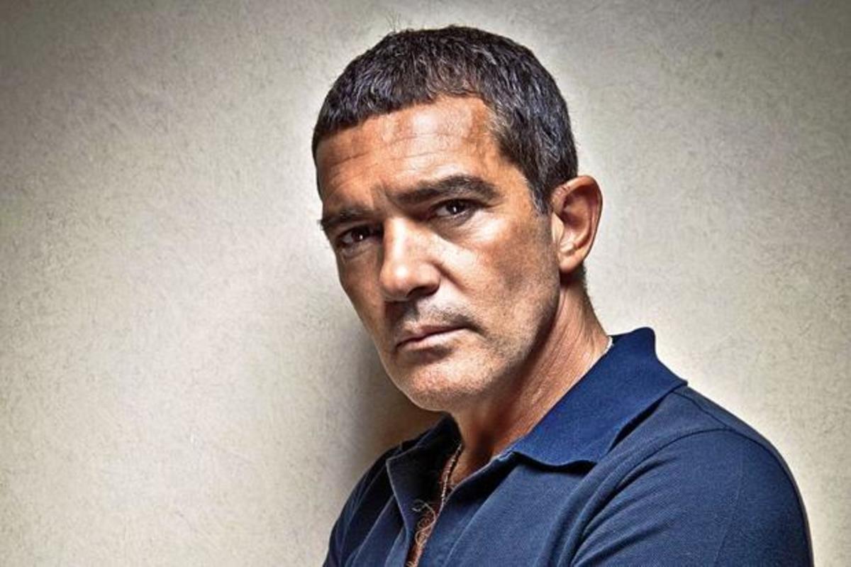 Antonio Banderas: Η εντυπωσιακή ξανθιά που συνόδευε στο Saint Tropez