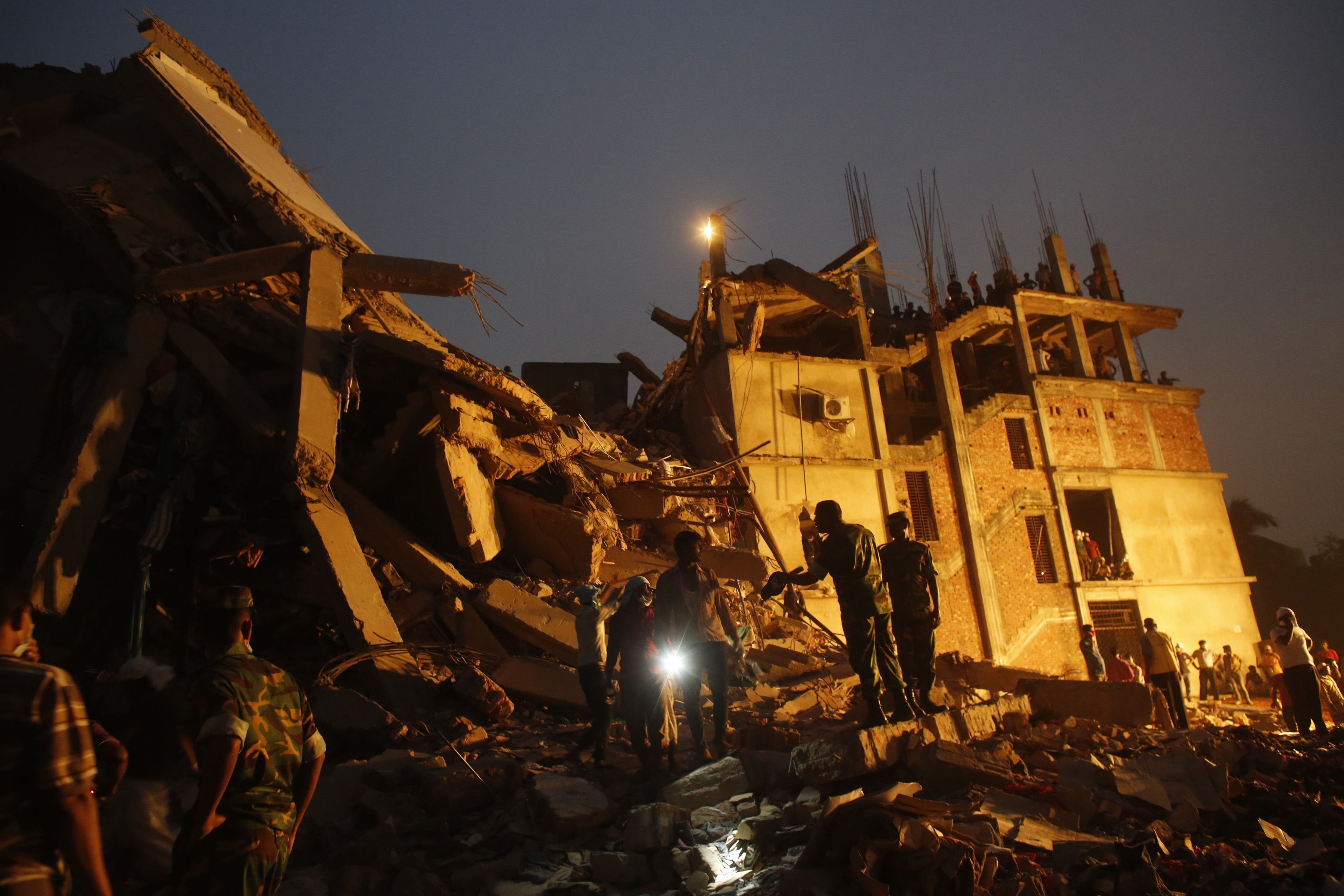 Τέσσερις γεννήτριες ευθύνονται για την κατάρρευση κτιρίου στο Μπαγκλαντές