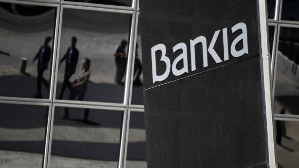 “Ακροβατεί” η ισπανική τράπεζα Bankia – Αθρόες οι αναλήψεις