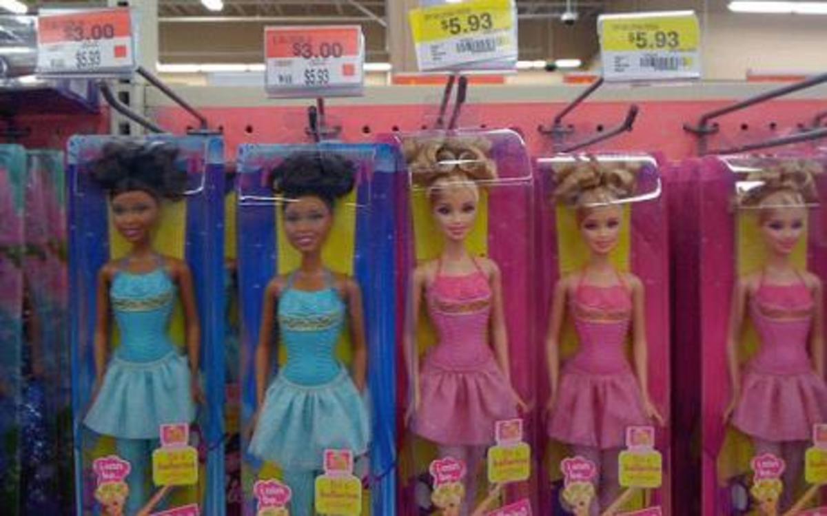 Aντιδράσεις για τις πωλήσεις των μαύρων Barbie στη μισή τιμή!