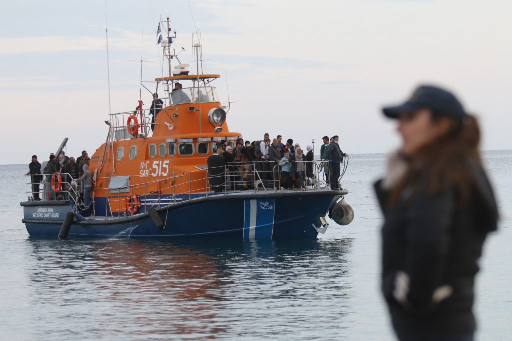 Κακουργηματικές διώξεις στους δουλέμπορους του “Baris” – Βίντεο από την μεταφορά τους