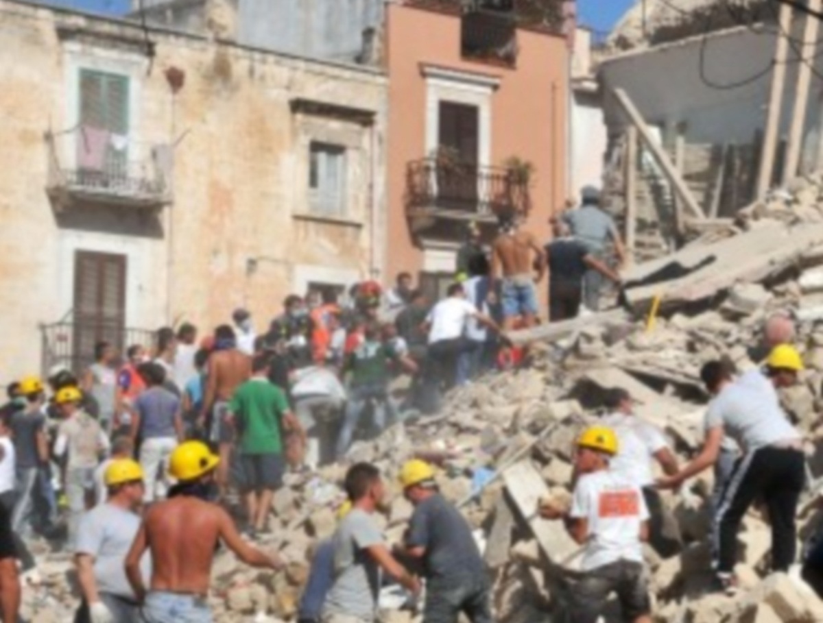 Τραγωδία στην Ιταλία! Πέντε νεκροί από κατάρρευση κτιρίου – Δείτε το βίντεο