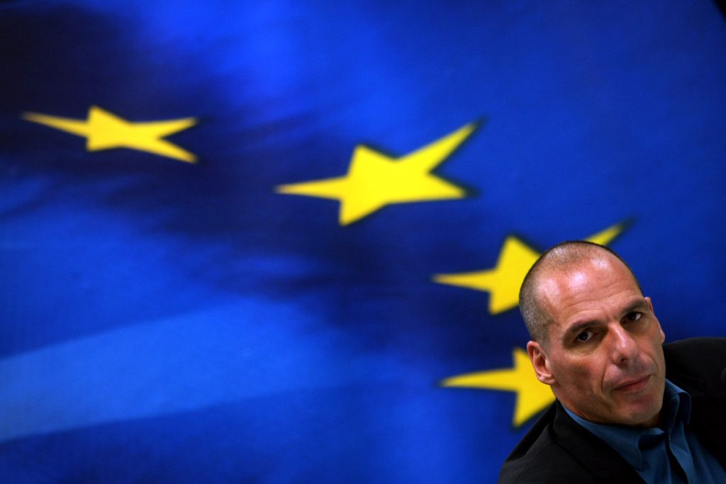 Βαρουφάκης από το Λονδίνο: Σύντομα συμφωνία για το χρέος – Τι μήνυμα έστειλε σε Cosco και επενδυτές – Τώρα ενώπιον 100 τραπεζιτών στο City
