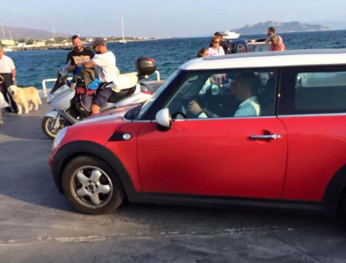 Τι; κρίσιμη ψηφοφορία στη Βουλή; Ο Βαρουφάκης έφυγε για Αίγινα