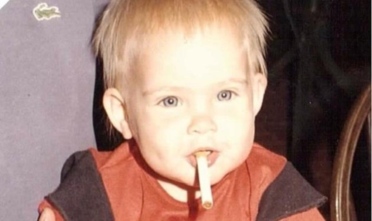 Ποιο διάσημο μοντέλο είναι το μωρό της φωτογραφίας με το τσιγάρο στο στόμα;