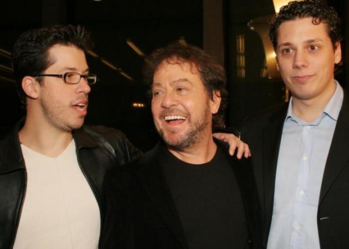 H διαδικτυακή κόντρα των γιων του Πάριου – Η απάντηση του Θανάση στον αδελφό του Χάρη