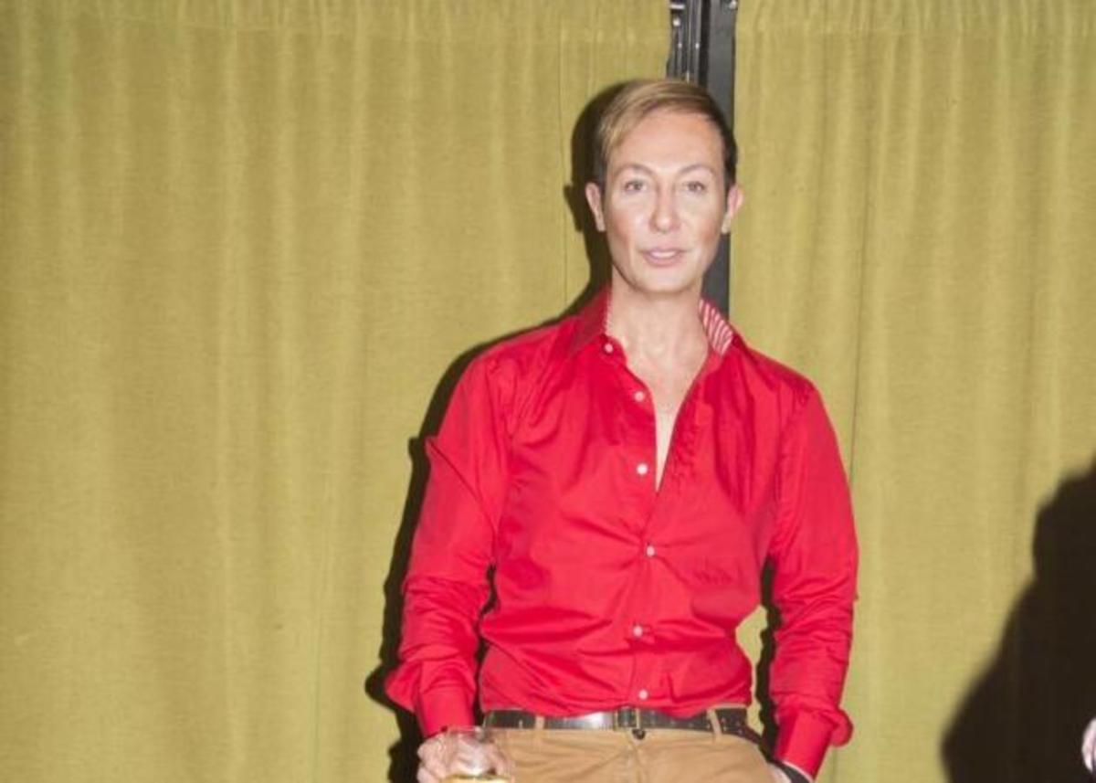 Βασίλειος Κωστέτσος: Πόζαρε με… υπέροχο ντύσιμο, αλλά ξέχασε να κλείσει το φερμουάρ του….