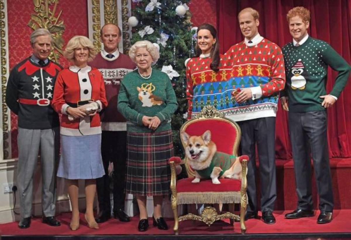 Η βασιλική οικογένεια… με σαχλά χριστουγεννιάτικα πουλόβερ [pic]
