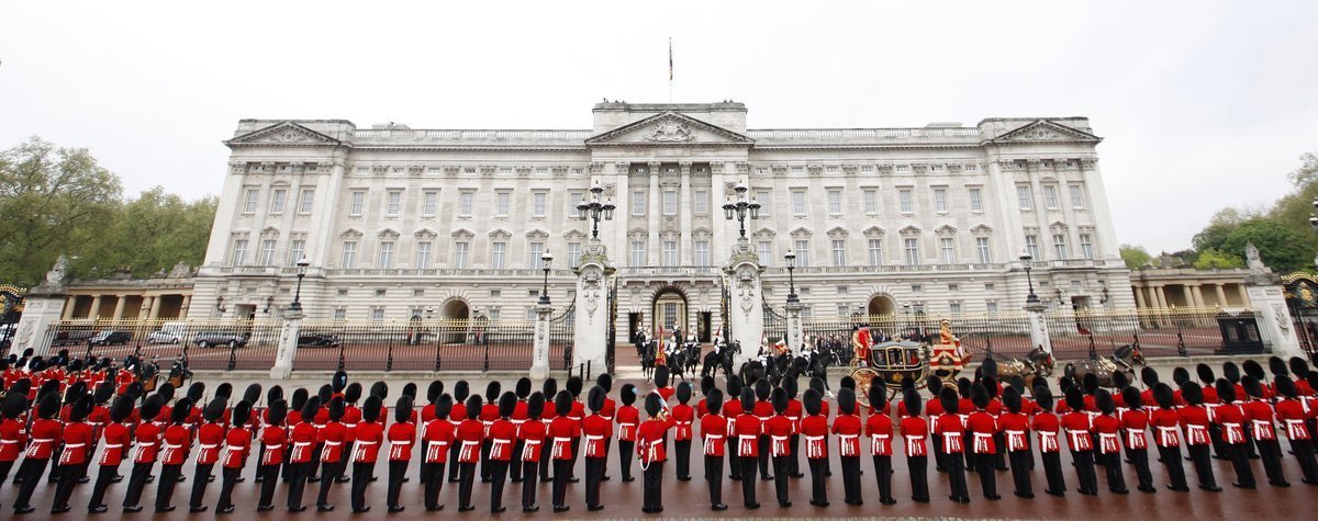 Ξεσηκωμός στη Βρετανία για την “χρυσή” ανακαίνιση της Βασίλισσας