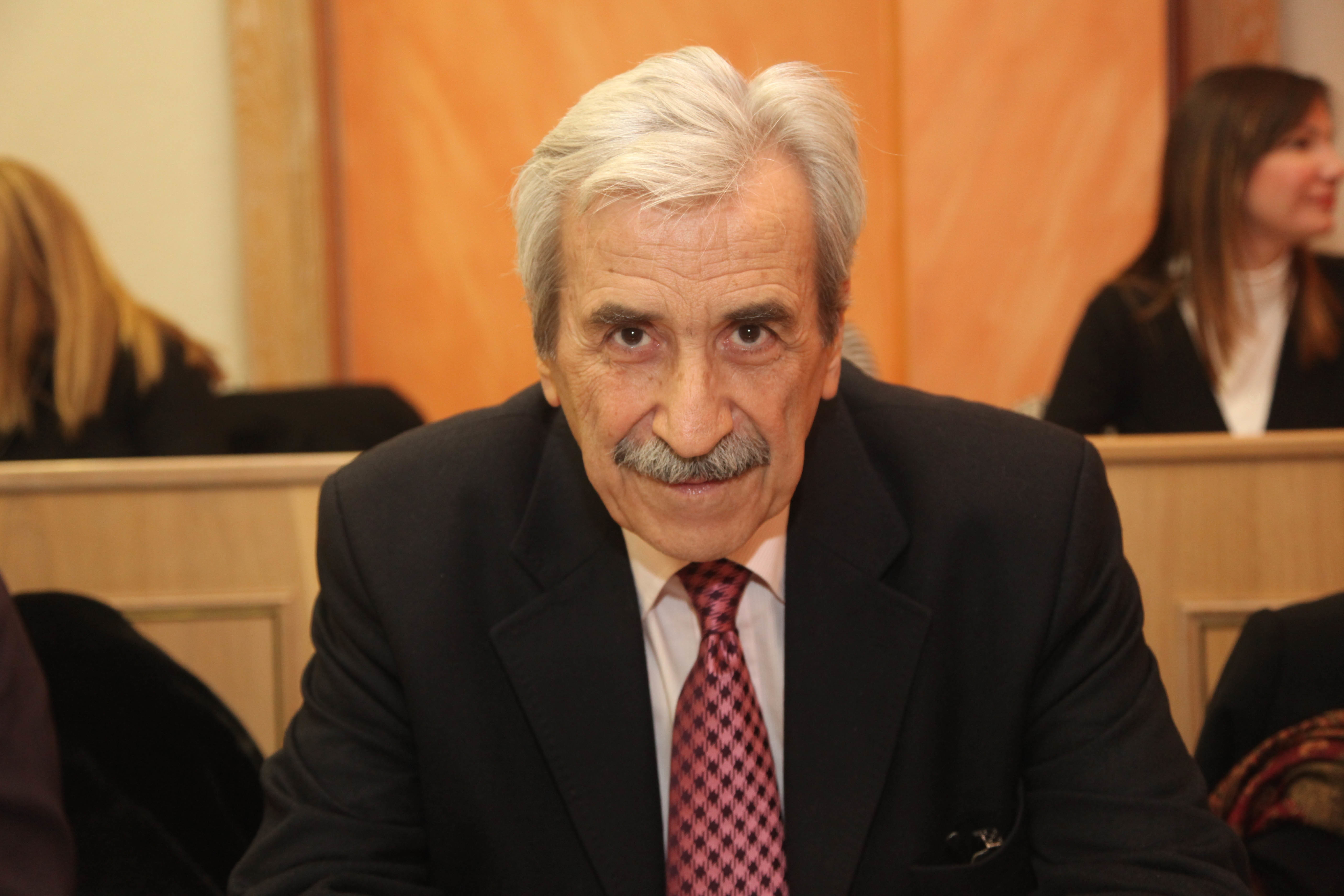 Κλείνουν νωρίτερα οι υπηρεσίες του δήμου Αθηναίων λόγω της κηδείας Μπέη