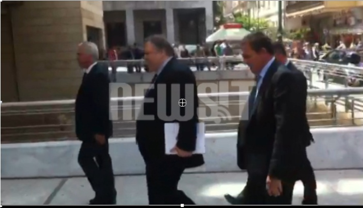 Παλαμάκια και αποδοκιμασίες για Βενιζέλο