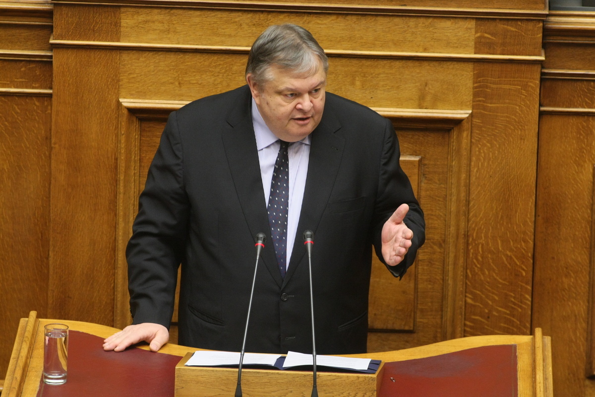 Βενιζέλος: “Ο Βαρουφάκης κάνει πολιτικές και επικοινωνιακές πιρουέτες”