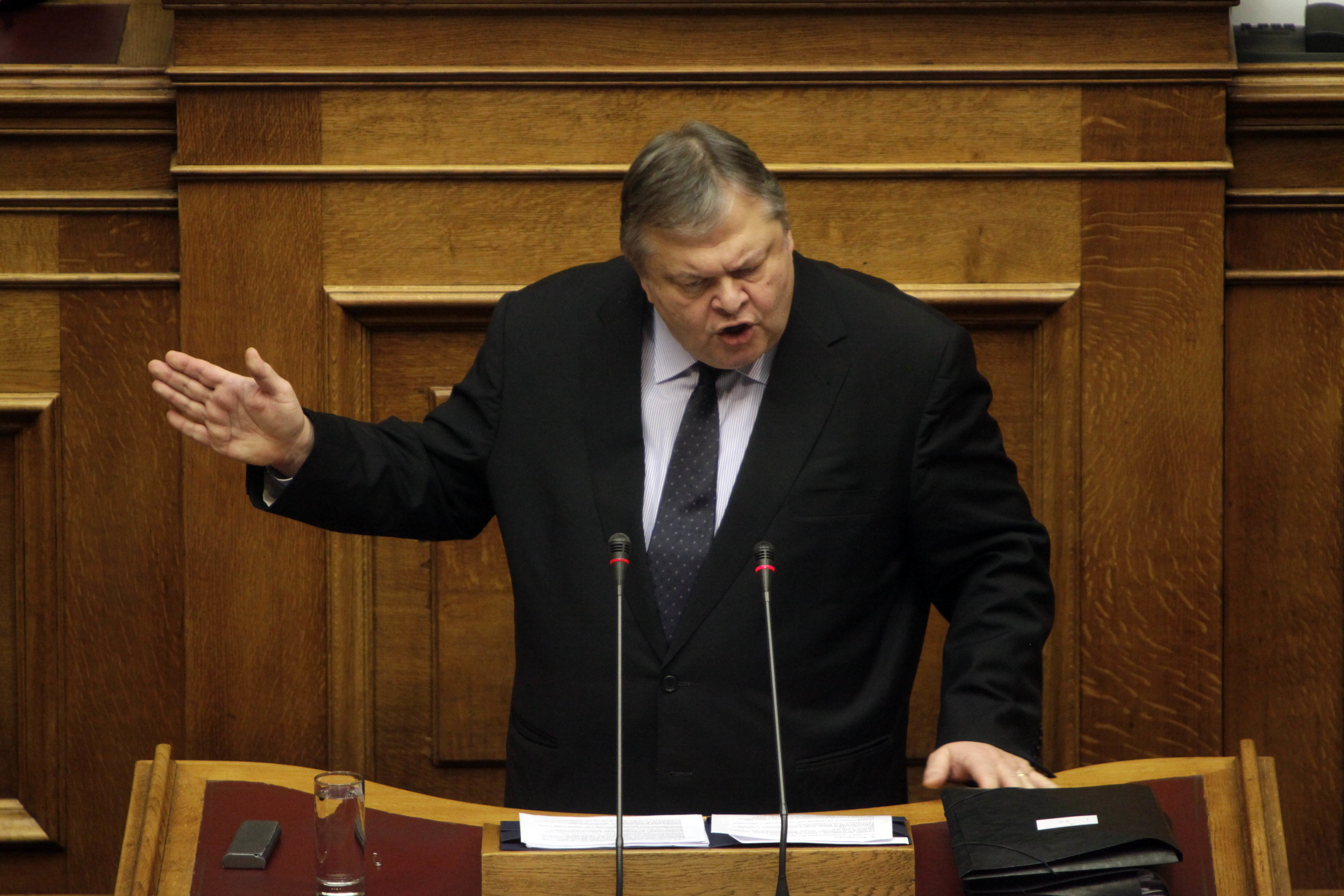 Ξέσπασε “πόλεμος” ΠΑΣΟΚ – ΔΗΜΑΡ