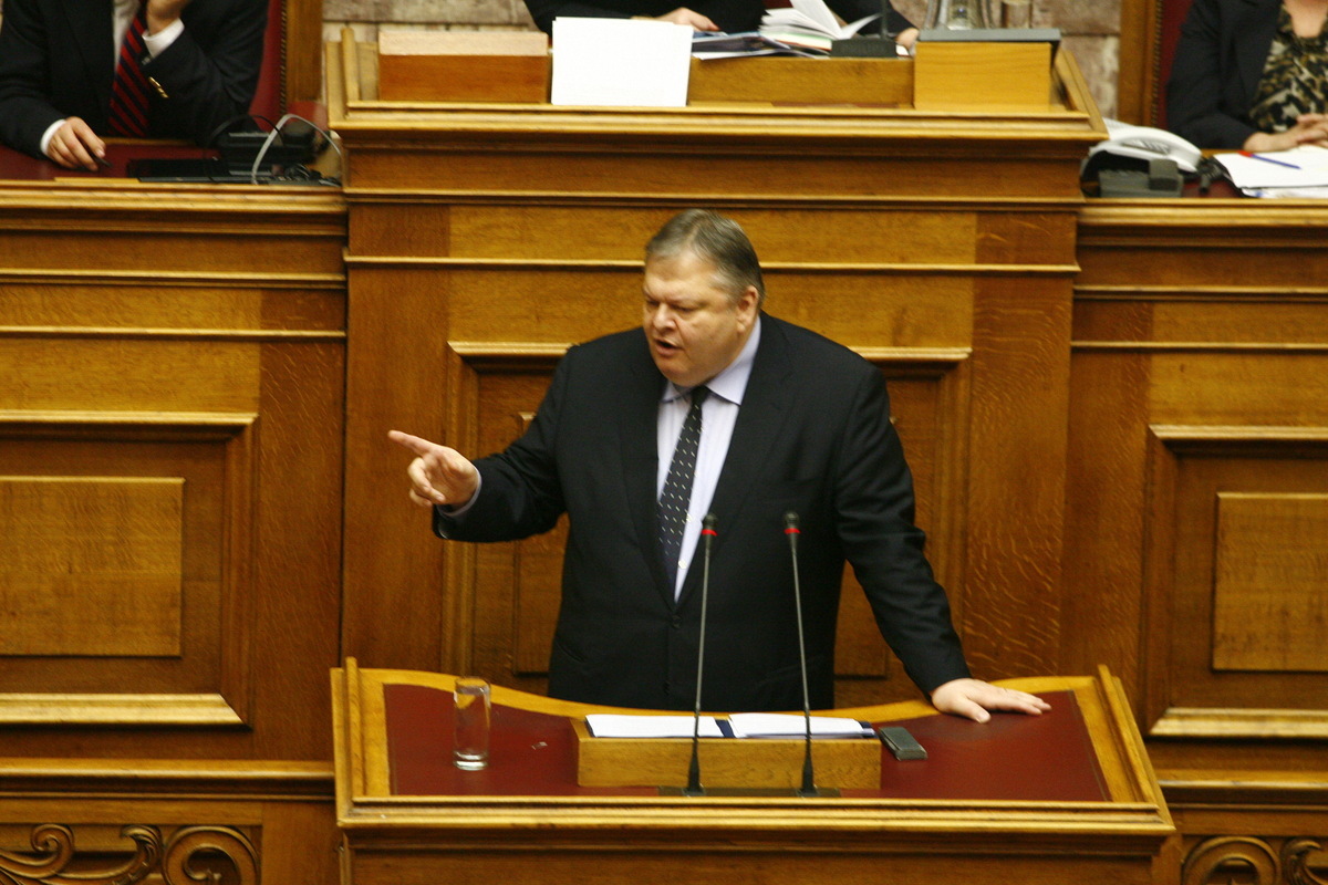 To ΠΑΣΟΚ καταγγέλλει σκάνδαλο: Χαρίζουν πρόστιμα και πρόσθετους φόρους