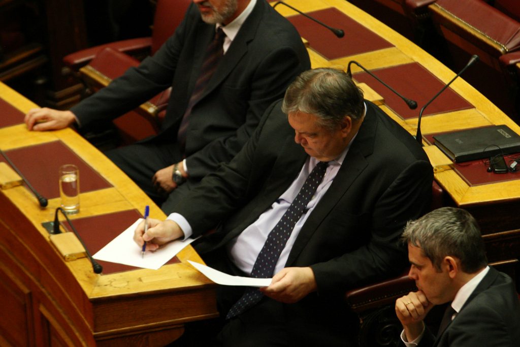 Αιχμές Βενιζέλου κατά Παπανδρέου για όσα υπέγραψε στο Μνημόνιο