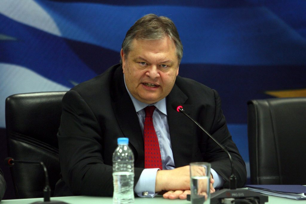 Βενιζέλος: “Η έλλειψη συναίνεσης είναι εικονική”