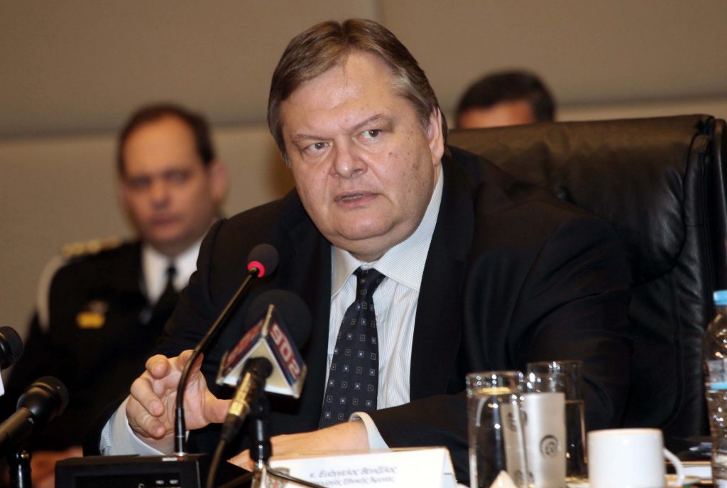 Πρόκληση των ΗΠΑ κατά της Ελλάδας – Ανέγραψαν τα Σκόπια ως Μακεδονία – Αποχώρησε ο Ε. Βενιζέλος