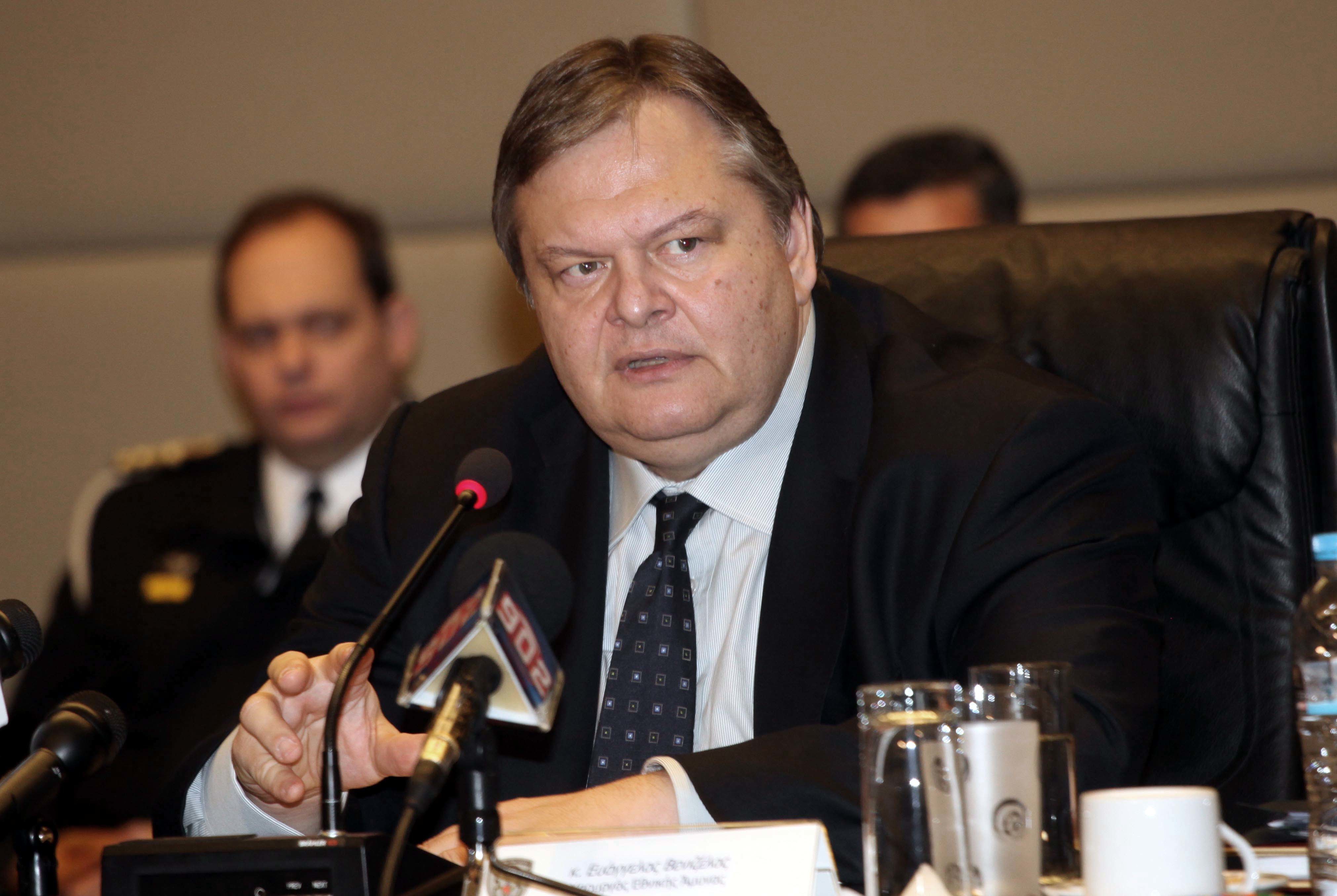 Πρόκληση των ΗΠΑ κατά της Ελλάδας – Ανέγραψαν τα Σκόπια ως Μακεδονία – Αποχώρησε ο Ε. Βενιζέλος