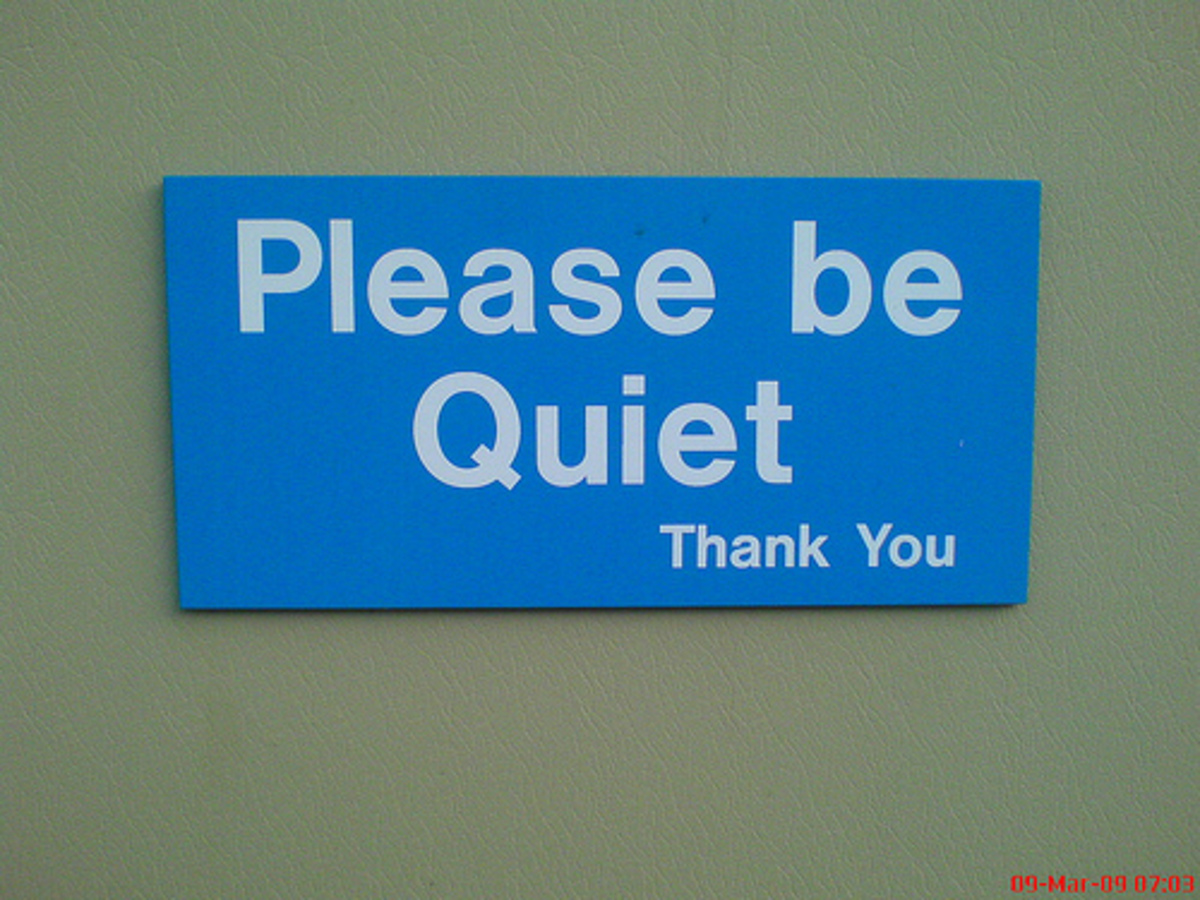 Please рџ. Quiet please. Be quiet please. Quiet please картинки. Quiet табличка.
