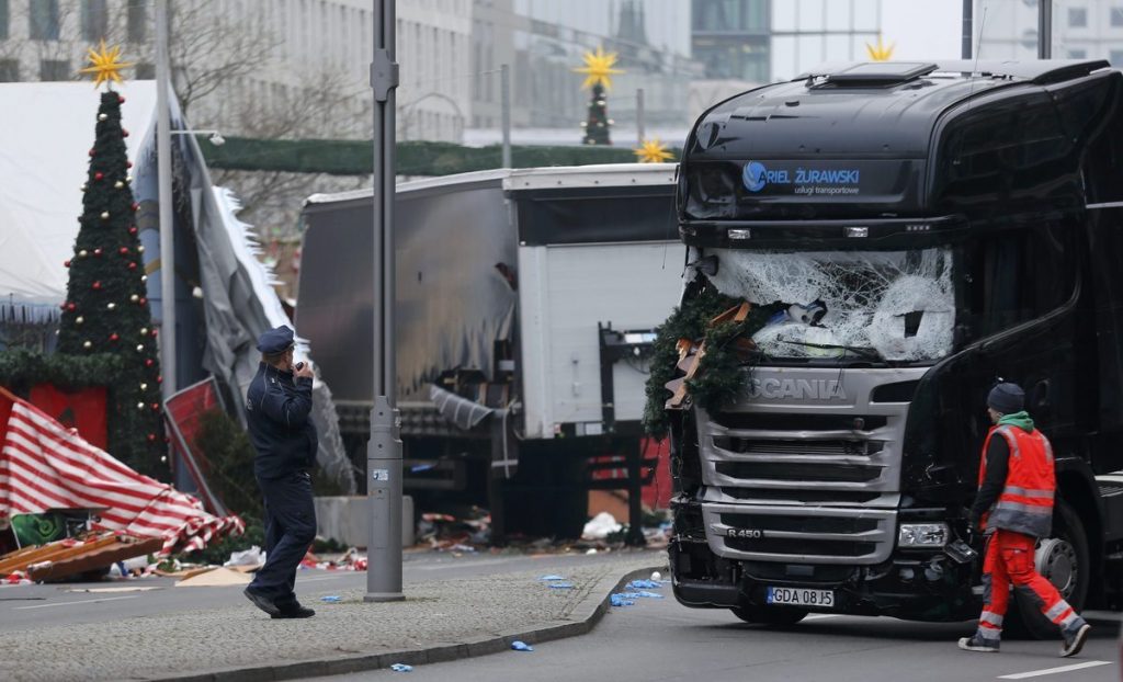 Βερολίνο: Βρήκαν τα αποτυπώματα του Τυνήσιου δράστη στην πόρτα του μοιραίου φορτηγού