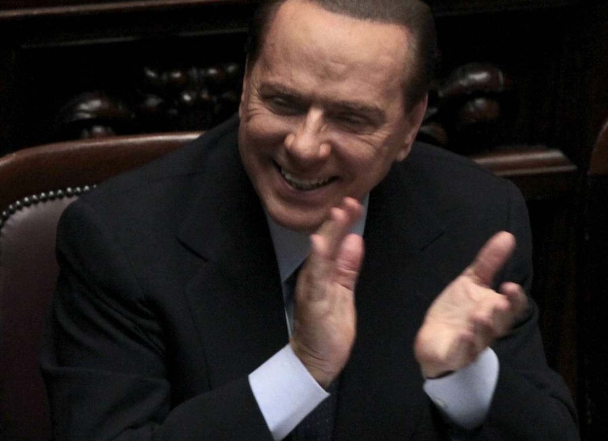 Επιβίωσε η κυβέρνησή του για 56η φορά και όπως είναι λογικό χαίρεται... (REUTERS)