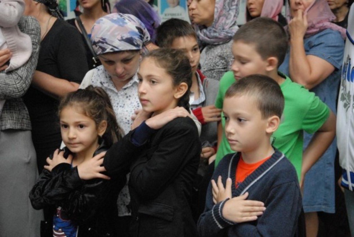 Θ. Λειτουργία στο σχολείο του Μπεσλάν όπου «έσβησαν» 186 παιδια