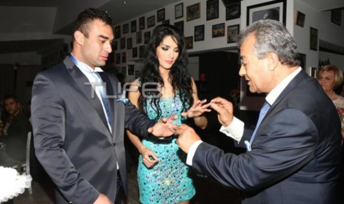 Αρραβωνιάστηκε η Μπέττυ Κουράκου!