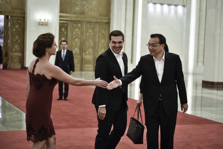 Περιστέρα Μπαζιάνα: Η λεπτομέρεια στο φόρεμα που δεν είδε κανείς – Όλες οι εμφανίσεις στο Πεκίνο