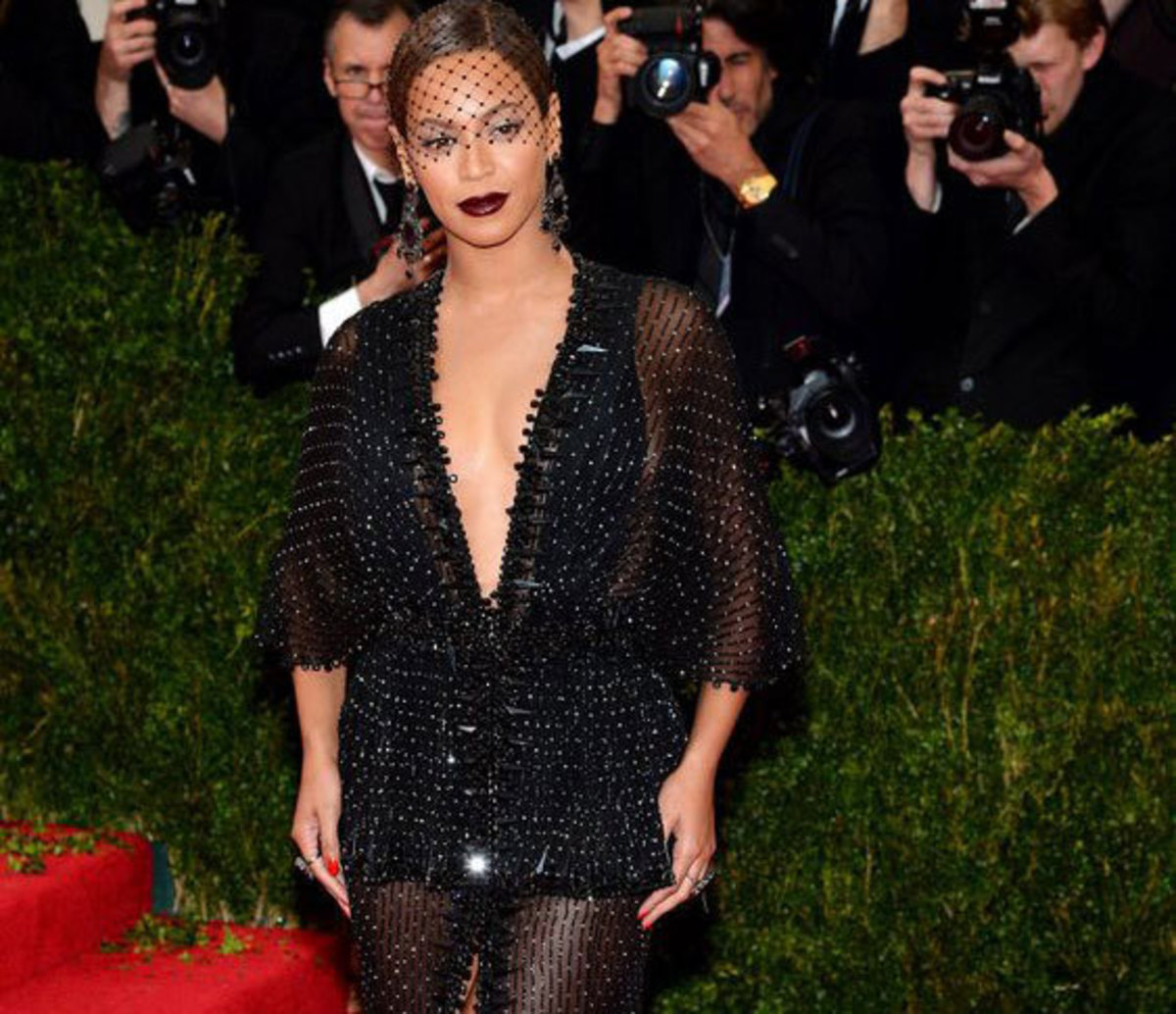 Η Beyonce “ξέχασε” να φορέσει σουτιέν και τους έβγαλε… νοκ άουτ (ΦΩΤΟ)