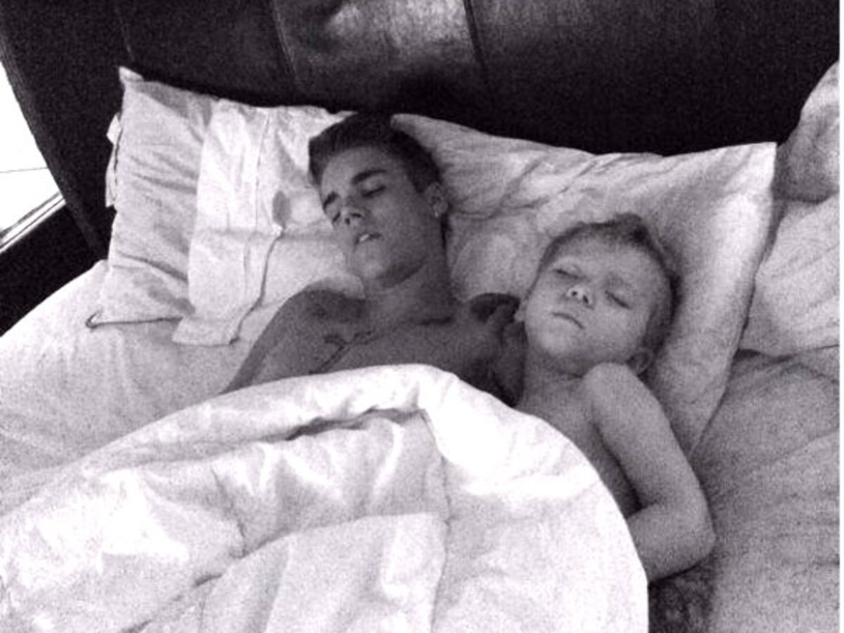 O Justin Bieber είναι καλό παιδί… όταν κοιμάται