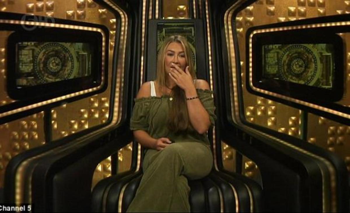 Ούρησε στην πισίνα του Big Brother ενώ οι συμπαίκτες της ήταν μέσα! (βίντεο)