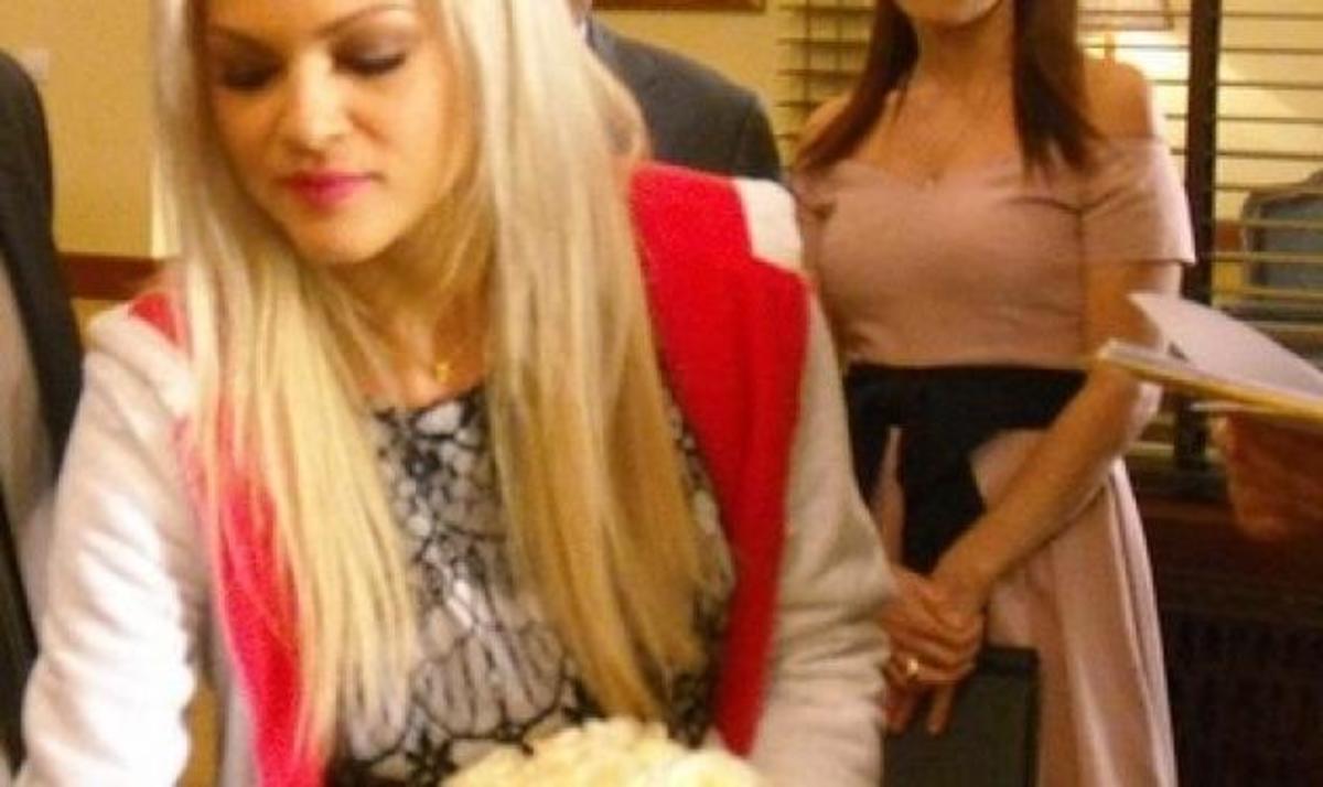 Ο πολιτικός γάμος της Βίκυς Κάβουρα μετά από τον χωρισμό της!