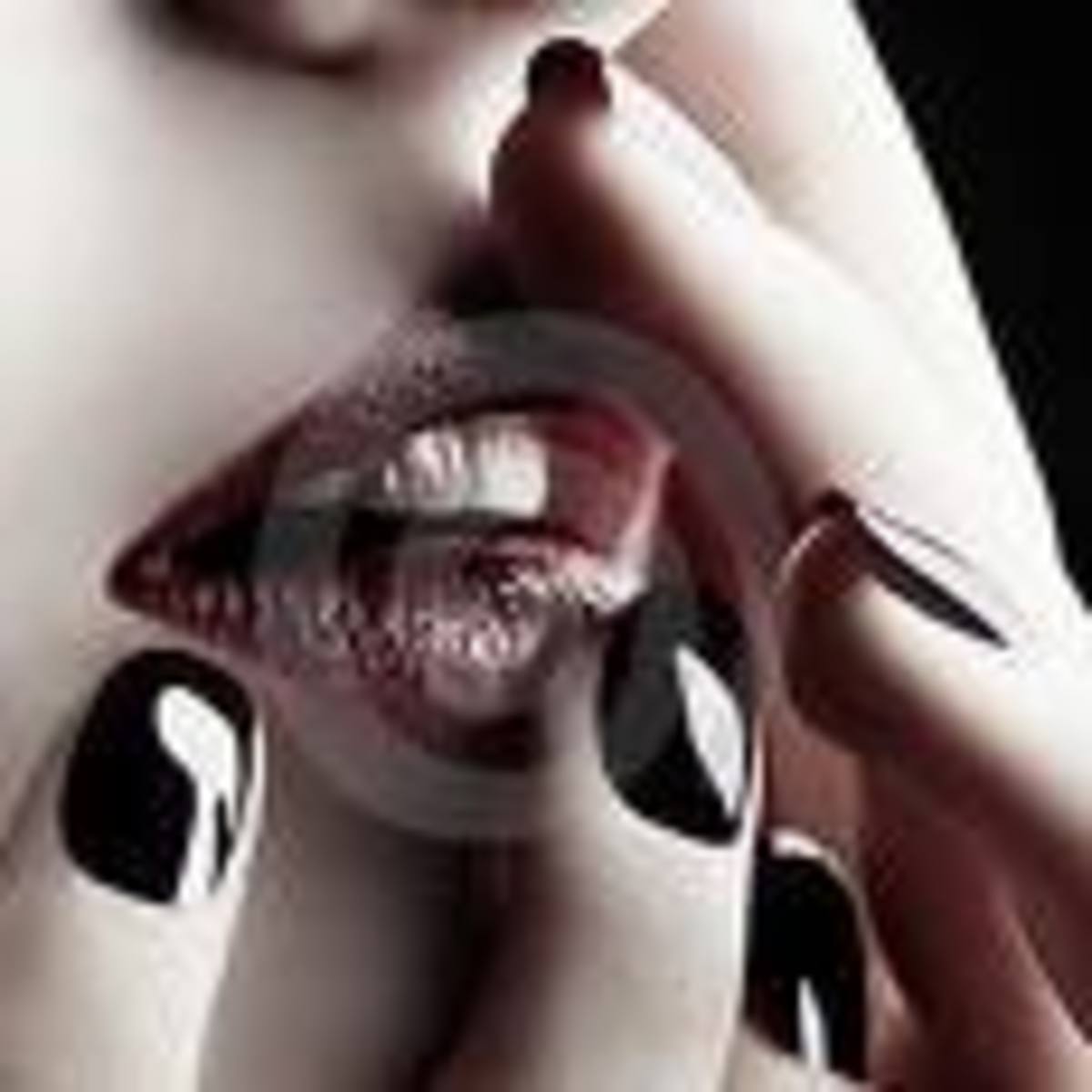 Gothic glam η νέα τάση στο μακιγιάζ