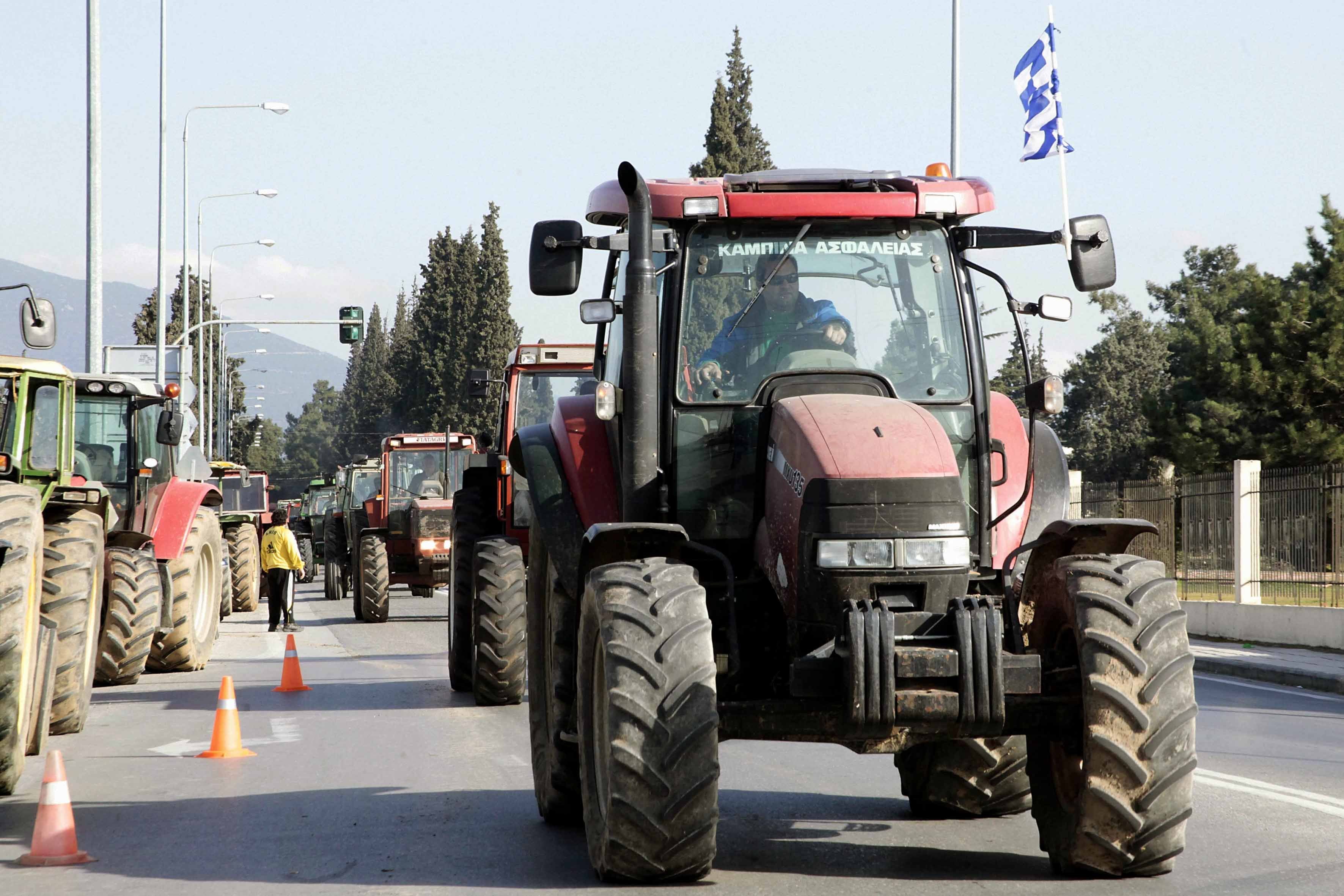 Σε εξέλιξη η κρίσιμη συνεδρίαση των αγροτών – Αποφασίζουν για το μέλλον των κινητοποιήσεων