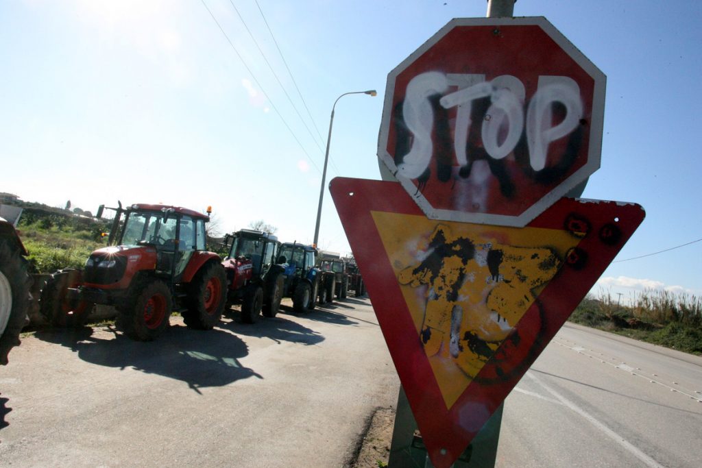 Αγρότες: Εμείς δεν πάμε, να έρθει ο Τσίπρας – Την Τρίτη η κρίσιμη σύσκεψη των μπλόκων