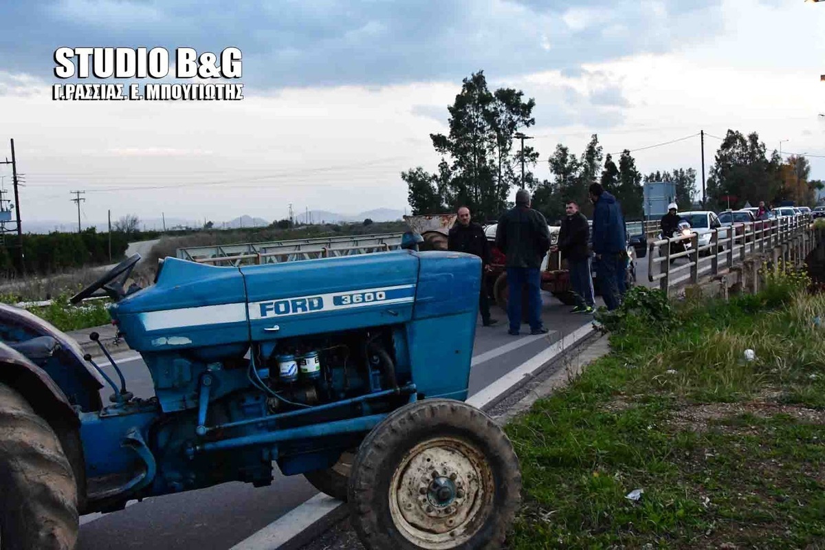 Μπλόκα αγροτών: Ένταση με οδηγούς στο Άργος [pics, vid]