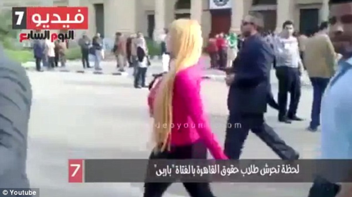 Άγρια επίθεση σε “προκλητική” ξανθιά! Προσπάθησαν να της σκίσουν τα ρούχα! (video)