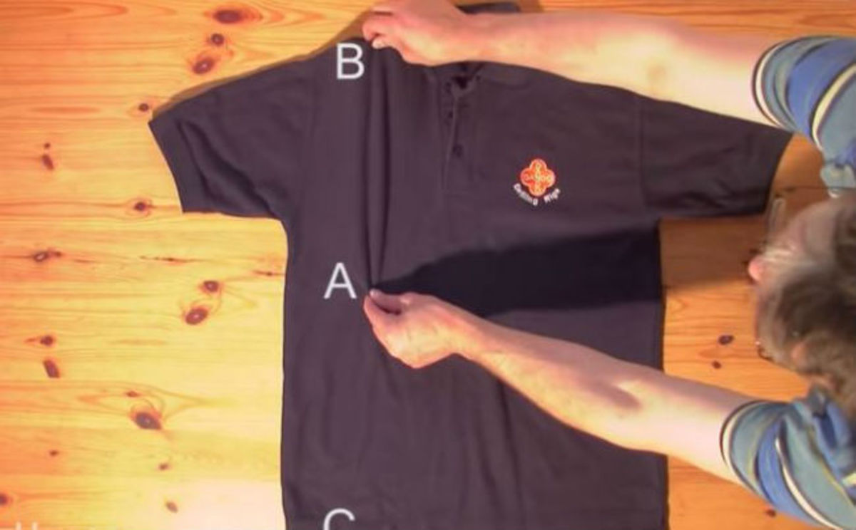 Ο πιο εύκολος και γρήγορος τρόπος για να διπλώσετε τις μπλούζες σας (ΒΙΝΤΕΟ)