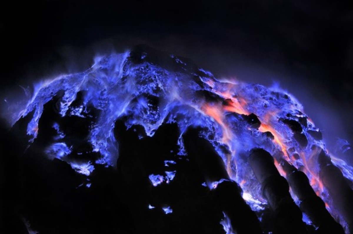 Το ηφαίστειο που βγάζει μπλε λάβα! Εντυπωσιακές ΦΩΤΟ